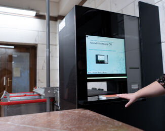 Self-service return machine