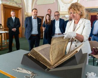 Komise pro posouzení stavu národních kulturních památek při hodnocení Kodexu vyšehradského / Foto: Archiv NK ČR