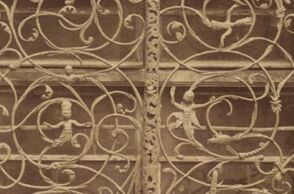 Ozdobná okenní mříž v Klementinu / Foto: Josef Wlha, 80. léta 19. stol.