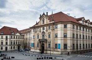 Průčelí Klementina na Mariánském náměstí