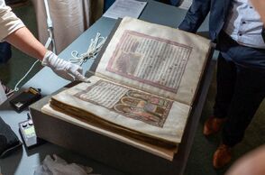 Kodex vyšehradský během hodnocení Komisí pro posouzení stavu národních kulturních památek / Foto: Archiv NK ČR