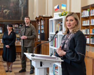 Ukrajinský prezident Volodymyr Zelenskyj s doprovodem při návštěvě Národní knihovny ČR / Foto: Z. Homolka Fedorová, NK ČR