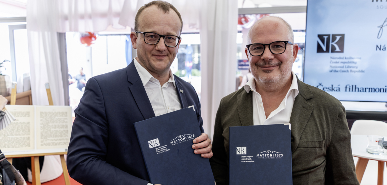T. Foltýn (NK ČR) a Alessandro Pasquale (Mattoni 1873) po slavnostním podpisu memoranda o spolupráci
