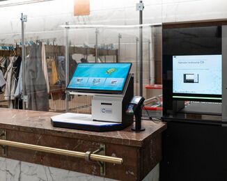 Návratový automat a  selfcheck s platebním terminálem