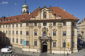 Průčelí Klementina na Mariánském náměstí