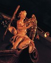 Anděl zvěstovatel, detail výzdoby varhan v Zrcadlové kapli